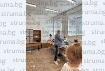 Напрежение на изборите в Симитли! ОИК залята с жалби, застъпници с жълти жилетки накарани да ги съблекат