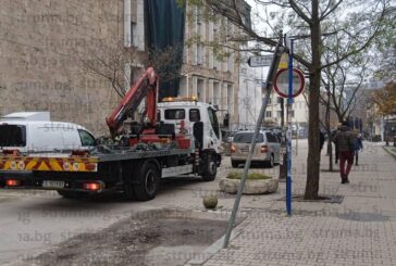 СЛЕД ПУБЛИКАЦИЯ В „СТРУМА”! Паркиралите на площад „Македония“ с официално предупреждение от „Паркинги и гаражи“