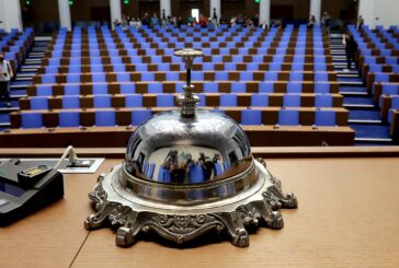 2011 въпроса и 57 питания са зададени в 49-ия парламент