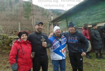 Час и половина търсиха Богоявленския кръст в Бистрица