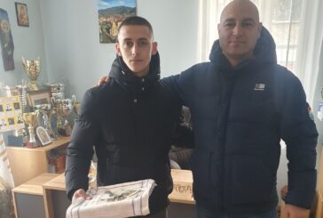 Стефан Николов извади Богоявленския кръст в Крупник