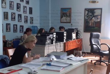 Кюстендилци избраха черешите пред вота 2 в 1, жегите изгониха избирателите по плажовете