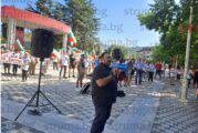 Опозиционното трио съветници спретна протест в Симитли, докато колегите им заседават, викнаха външна масовка
