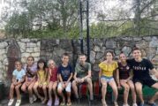 Деца, прекарващи ваканцията си в кюстендилско село, показаха талантите си пред баби и дядовци