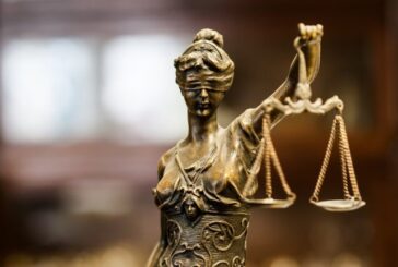 Хората с ниско самочувствие проявяват тези 9 поведения (без да го осъзнават)
