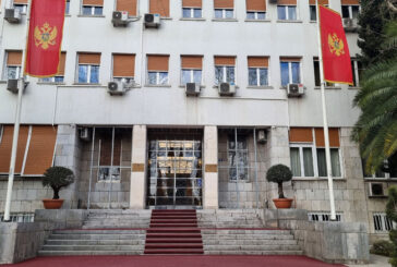 Активираха димна бомба в парламента на Черна  ора