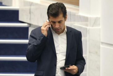 Кирил Петков получава обвинението си в петък, съпартийците му стягат протест