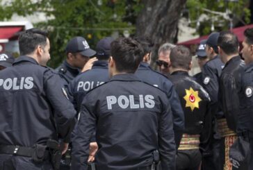 Студент стреля с пистолет в университет в турския град Коня