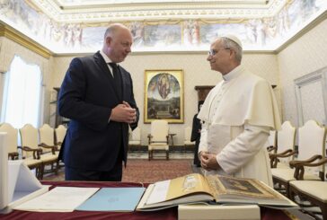 Говорихме за вярата, Ватикана и войната, каза премиерът Росен Желязков след аудиенция при папа Лъв XIV (СНИМКИ)