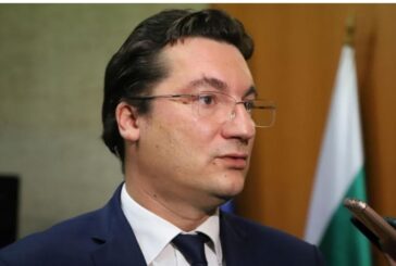 „Референдум по конституционно недопустим въпрос”: Крум Зарков се оттегля като секретар по правните въпроси на президента