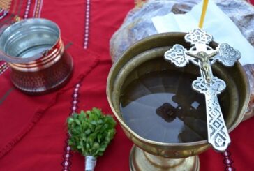 Молебен и водосвет за здраве събират перничани 13 г. след силното земетресение през 2012 г.