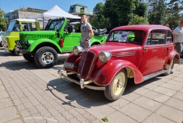 Над 150 автомобила и мотоциклета показаха на ретропарад в Кюстендил