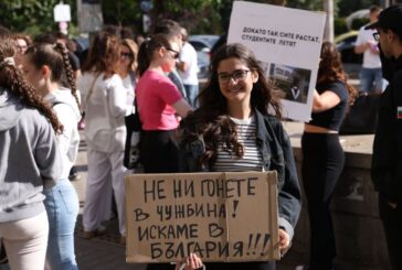 Намалиха с 40% студентските такси за платено обучение