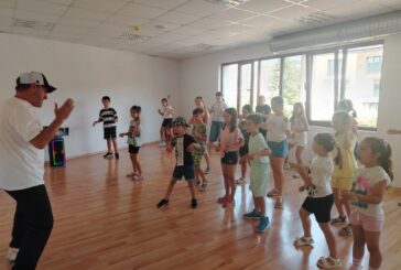 Танцов уъркшоп за децата в Дупница зареди атмосферата с енергия, музика и усмивки