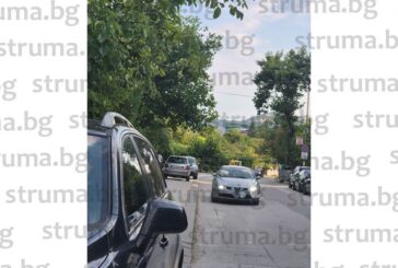 30-годишна благоевградчанка сигнализира: ШОК! Опит за разходка с колело завърши с падане и болка - велоалеята в Благоевград отново блокирана от коли