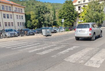 Подновяват пътната маркировка в Дупница преди първия учебен ден