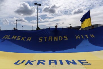 В очакване на ключовата среща! Тръмп пристигна в Аляска, ще посрещне Путин пред президентския Ил-96