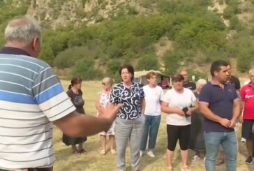 Заради проблеми с водоснабдяванетов селото, жителите на Старчево застанаха пред багерите, прокарващи водопровод за хотелски комплекс на Рупите