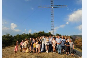 Метален кръст пази Плоски от беди