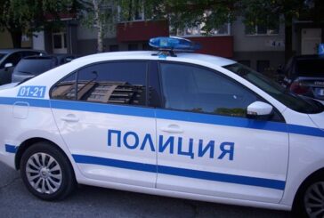 Кюстендилец счупи с паве прозореца на паркиран камион