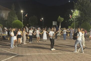 Стотици празнуваха на банкета на кукерската група на 