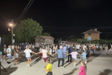 Съседи, приятели и гости се събраха на кукерски банкет в Косячката махала
