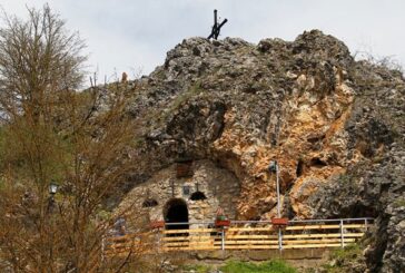 Църквата си върна скалния параклис в Трън, назначиха нов 