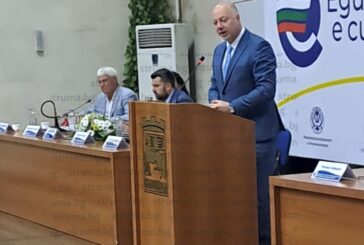 Премиерът Росен Желязков в Благоевград за еврото: Покупателната способност няма нищо общо с валутата, цената на маслото в България е по-висока, защото няма достатъчно мляко и го внасяме (ОБНОВЕНО)