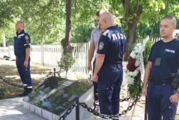 С панихида и вой на сирени почетоха паметта на 6-има пожарникари и полицаи в Бобов дол, загинали преди 26 г.  във взривни складове в Големо село