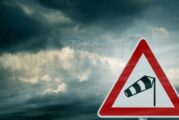 СИЛЕН ВЯТЪР: Жълт код за потенциално опасно време