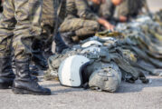 Военен пострада тежко при планирани парашутни скокове