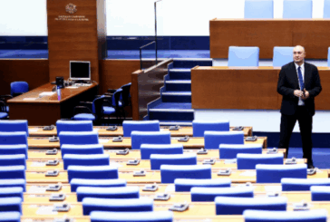 105 депутати са имали неоправдани отсъствия през септември