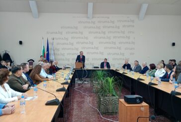 Студенти, преподаватели и граждани препълниха заседателната зала на ЮЗУ за среща с президента Георги Първанов