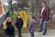 Община Радомир постави първите 11 „Шишеяди“ – децата първи дадоха пример за рециклиране
