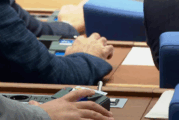 НС прие на първо четене: Родителите на деца до 12-годишна възраст ще работят на непълно работно време
