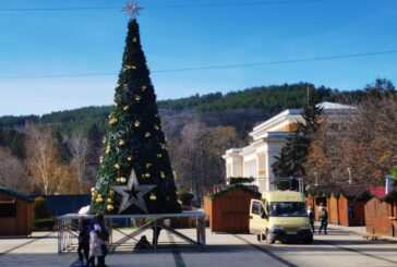 Коледните звезди в Перник грейват в петък