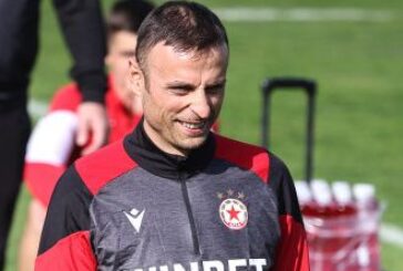 Д. Бербатов се самопредложи с намигване за ментор и треньор