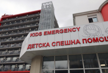 Дете от Гоце Делчев е в Пирогов с рана на окото от пиратка, друго падна от седмия етаж