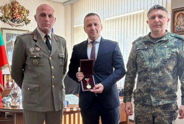 Областният управител на Благоевград Георги Динев получи медал от министъра на отбраната
