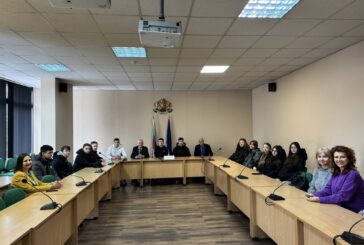 Ученици от Езиковата в Кюстендил влязоха в ролята на областен управител за един ден