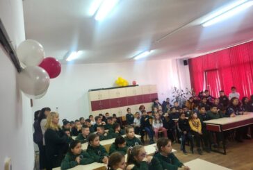 С призива „Мисли, кликай, пази се!“ седмокласници влязоха в ролята на обучители по безопасен интернет