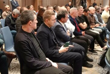Президентът на БФС Г. Иванов-Гонзо към премиерския съветник Д. Бербатов: Изпращам му толкова проблеми, че за два месеца няма да може да ги прочете...