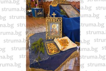 Осветиха повече от 1500 буркана с мед за празника на св. Харалампий в Дупница