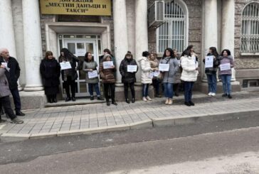 Служителите на „Местни данъци и такси“ в Перник на протест срещу ниско заплащане