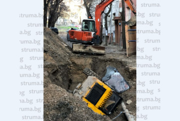Работник падна с багер в изкоп при ремонт на ВиК мрежа в Благоевград (ОБНОВЕНО)