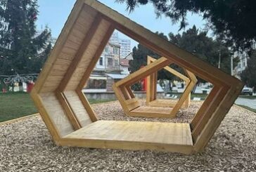 Монтират нови катерушки в Радомир