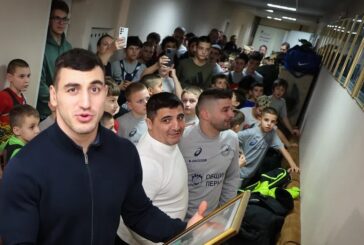 Втори олимпийски шампион от Париж 2024 грейна от Стената на славата в пернишката зала по борба