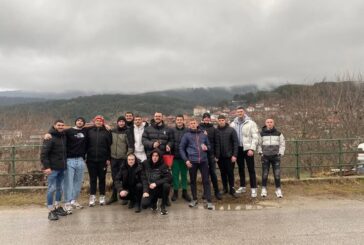 ЧОВЕЧНОСТ! Момчетата от Добърско, спасили Богоявленския кръст, дариха събраните пари за лечение на съгражданка