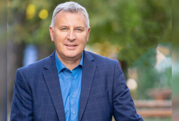 Кметът Кр. Герчев обвини съветничката Г. Фарфарова в умишлено подвеждане на разложани, че общината тихомълком дала на ГЕРБ общинското помещение „Гръцкото“, за да си прави кампанията