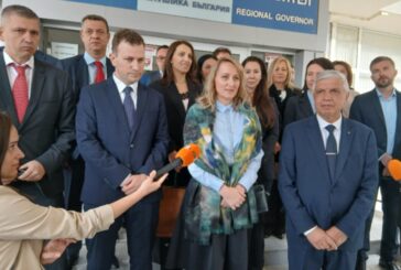 Вавилонско стълпотворение пред РИК - Благоевград за регистрация на партийни листи